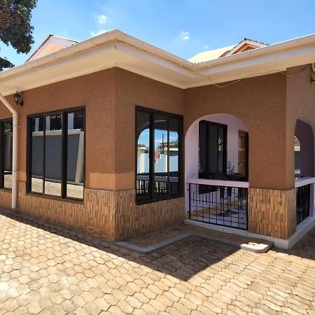 Abby'S Homestay Moshi Exterior foto